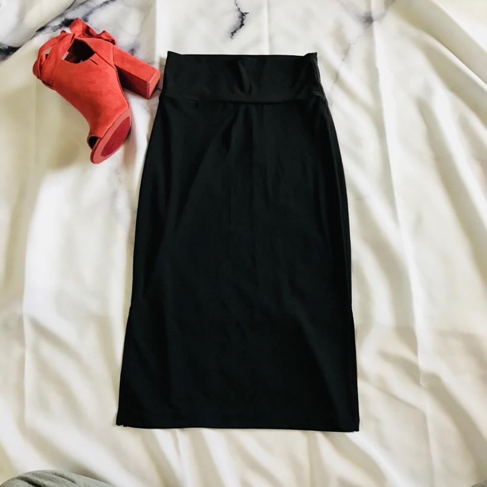 CHARLOTTE RUSSE PENCIL SKIRT SIZA SMALL SLIT